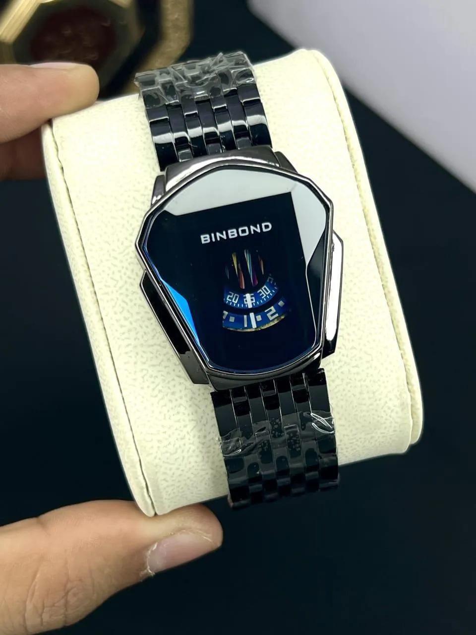 Chic Women's Watch with Elegant Chain Strap