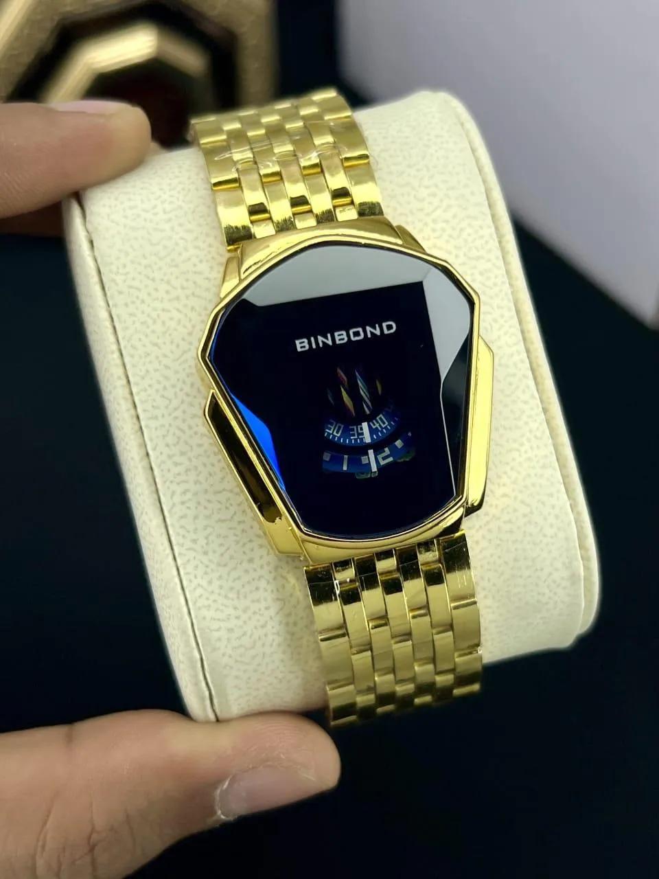 Chic Women's Watch with Elegant Chain Strap